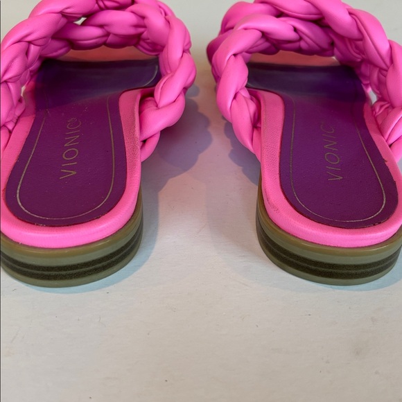 Vionic Kalina in Hot Pink. Size 8 - Picture 3 of 6